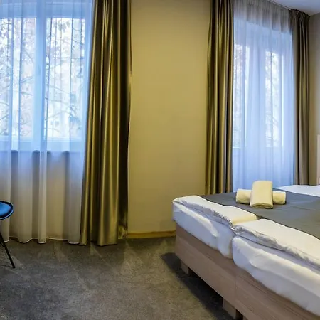 Erzsebet Szallo 3*